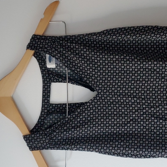 Old Navy Sleeveless Top - Size XS - Picture 2 of 11